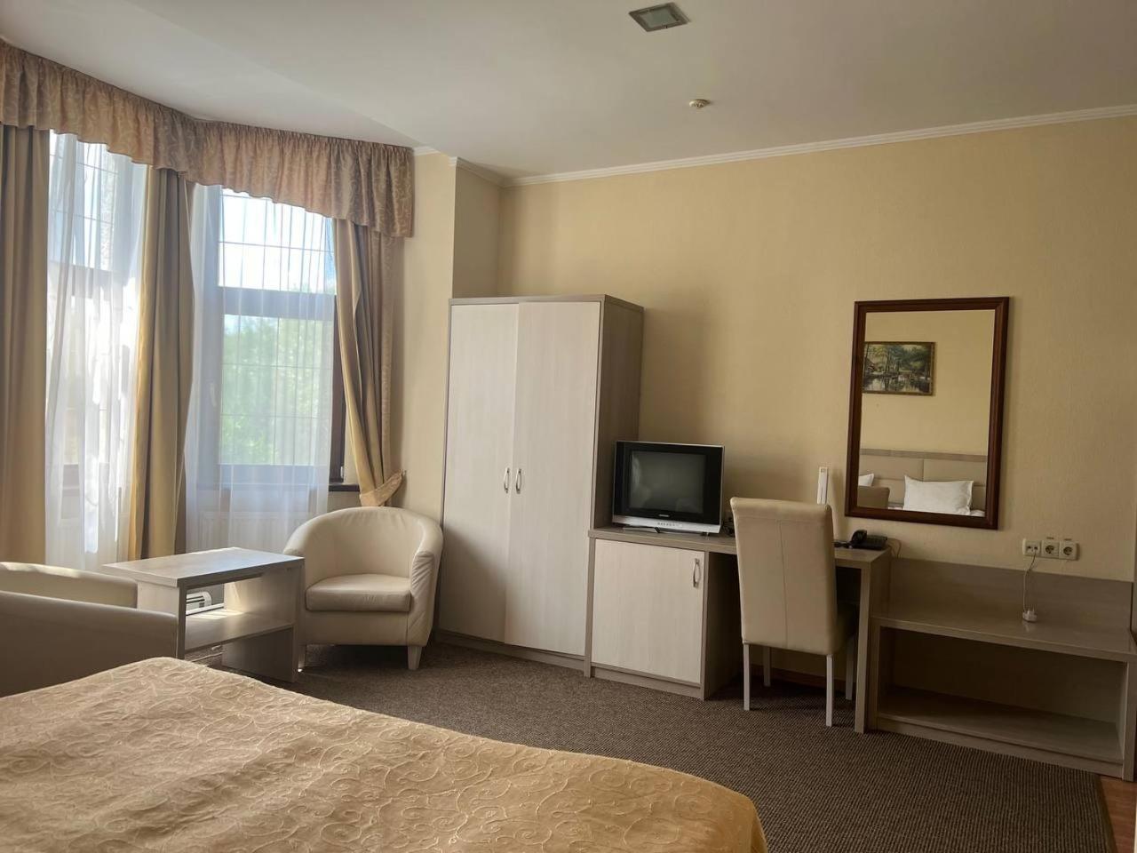 Ligena Hotel Boryspilʼ Exterior foto